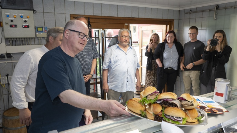 Thomas Spieker besucht Fischzucht Nordhauser Mühle
