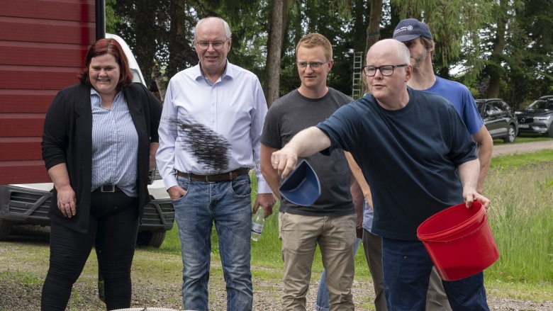 Thomas Spieker besucht Fischzucht Nordhauser Mühle