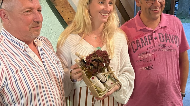 Karoline Czychon mit Vorstand
